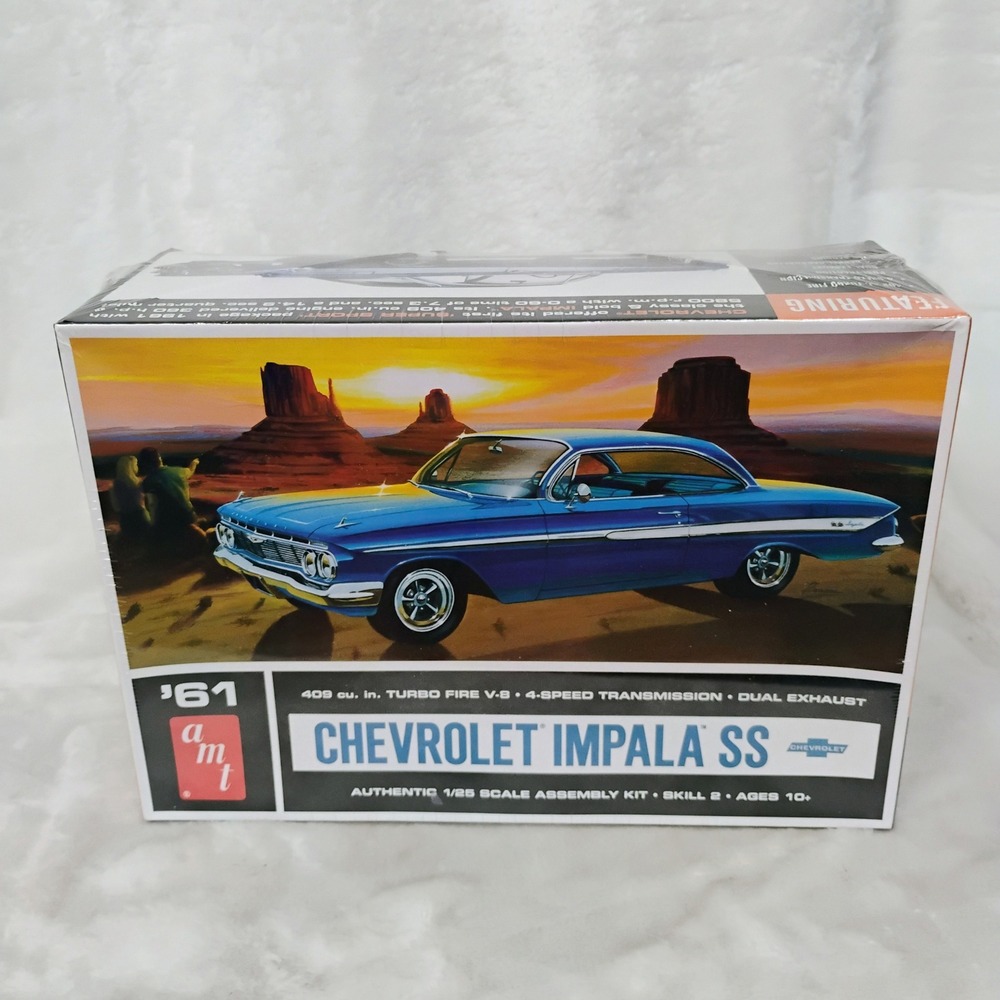 AMT 1961 Chevrolet Impala SS 1/25 Scale Model Car Kit AMT1013/12 New Sealed